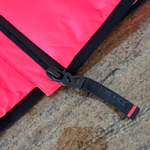 BOGNER VEST 1/4 ZIP TOP SET SZ 8-10 M STRIPED ATHLETIC PERFORMANCE BOLD MODERN - Picture 13 of 13